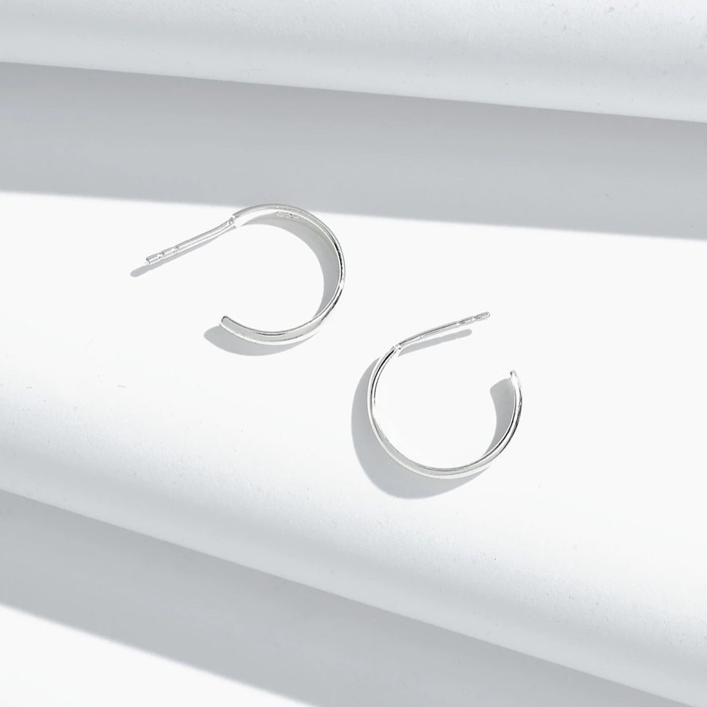 ❌ SOLD ❌ Delicate Collection Demi-Fine 14k Plated Small Hoop Earrings